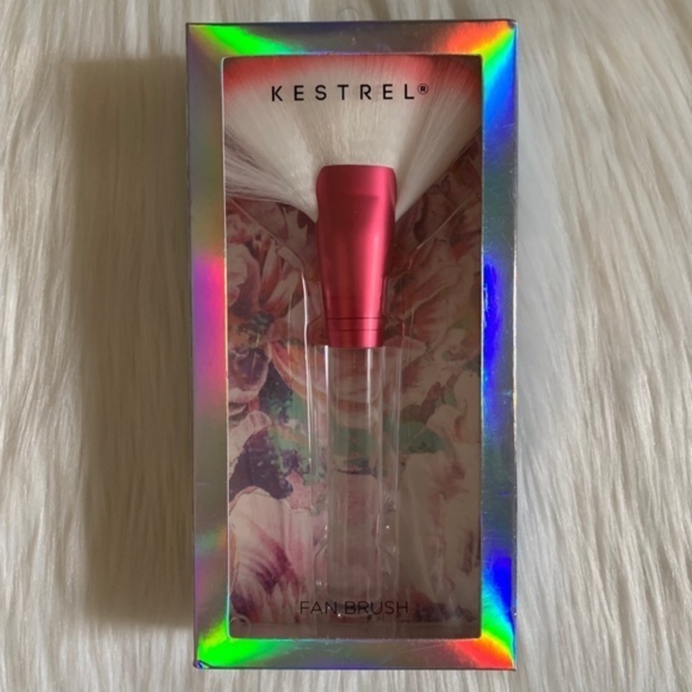 NWT Kestrel Fan Brush